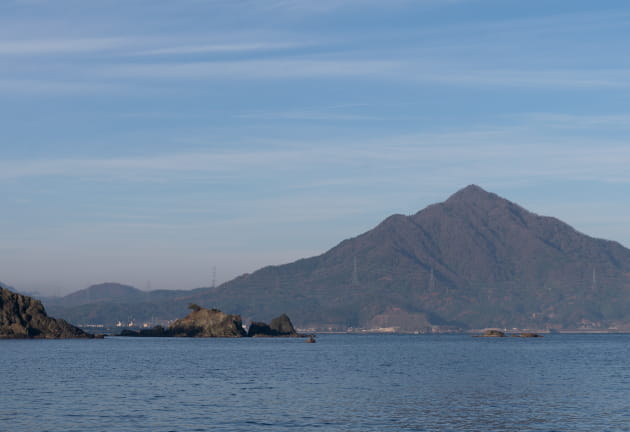 海越しに見る青葉山